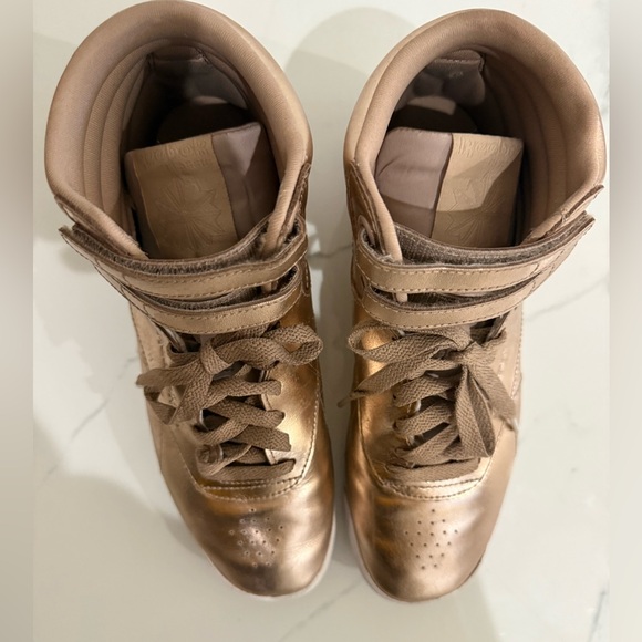 Rebook Women’s Gold Hi-Top Sneakers, Size 8 - Picture 3 of 6